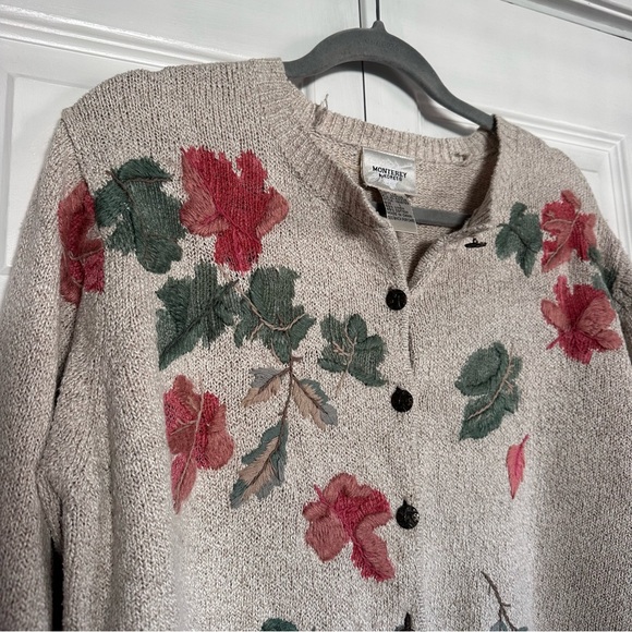 Vintage Monterey Embroidered Leaf Cardigan with buttons - Picture 10 of 15